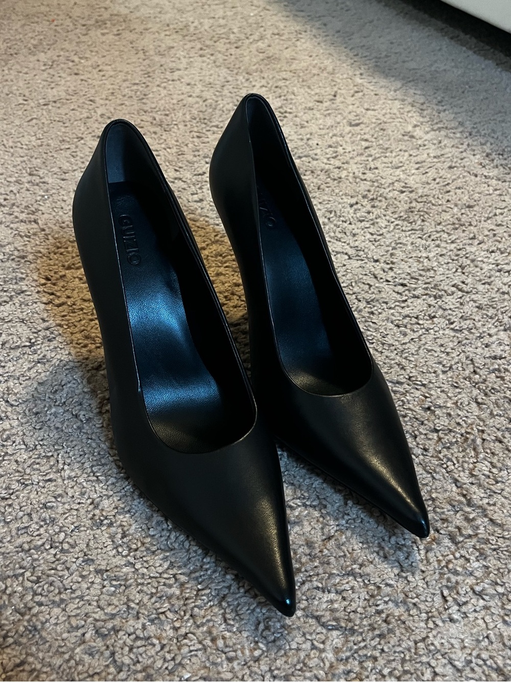Classic Black Pointed-Toe Women's Pumps